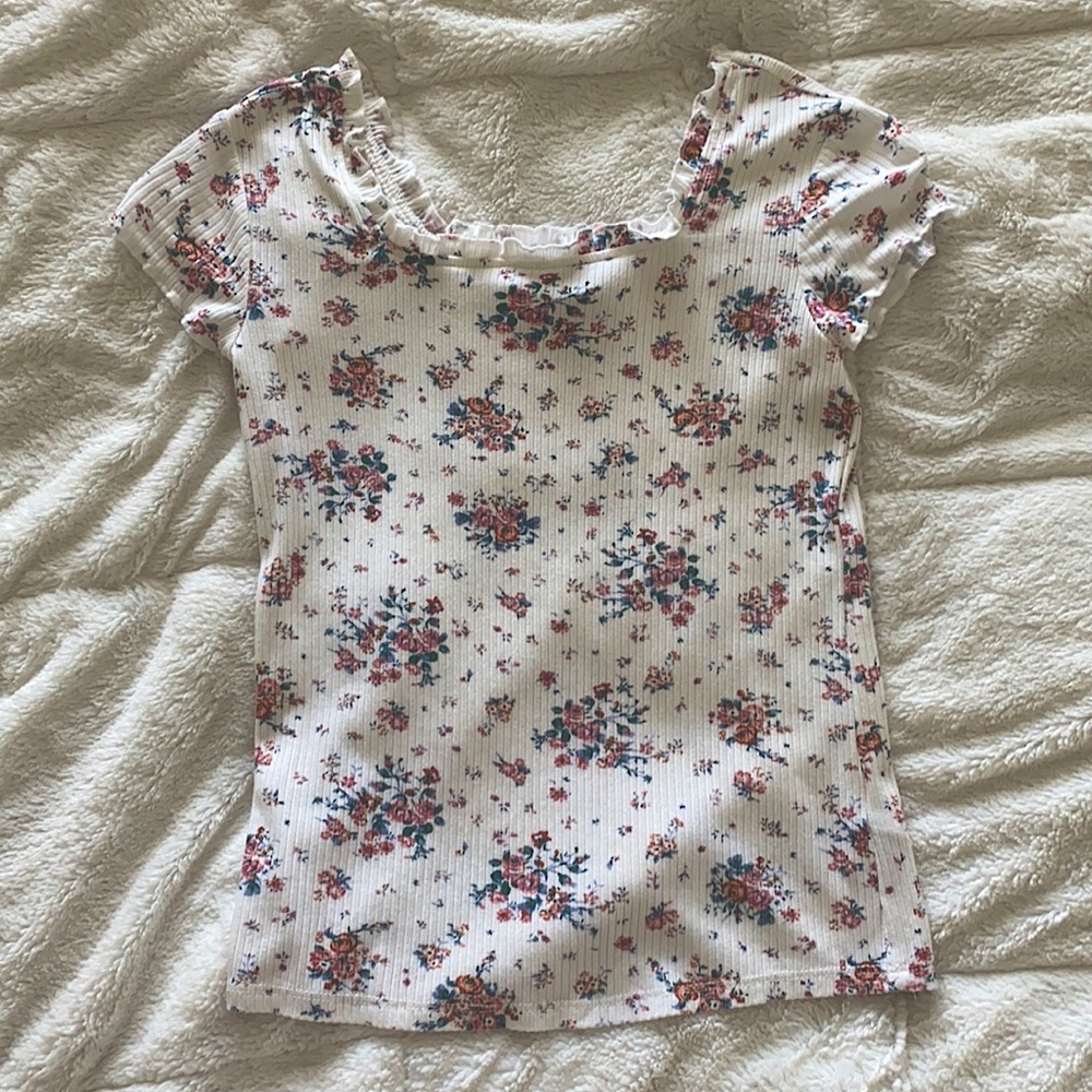 Cute tight fitting floral ribbed top Art Class